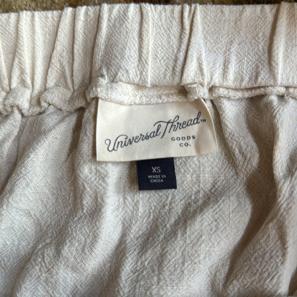 Cute tan linen tank/shirt with thick straps and buttons on the side. - Picture 4 of 4